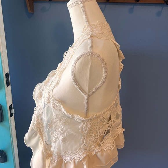 Cream Lace Ruffle Vest - Picture 3 of 3